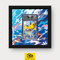 Zapdos 30C 133 Frames® in Pitch Black, Graded-Fassung im AOG-Slab, mit magnetischer Wandhalterung von TCGplate.