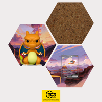 Funko Glurak, die Karte MEW 199 und das Kork Hexagon als Hex Shapes Bündel von TCGplate.