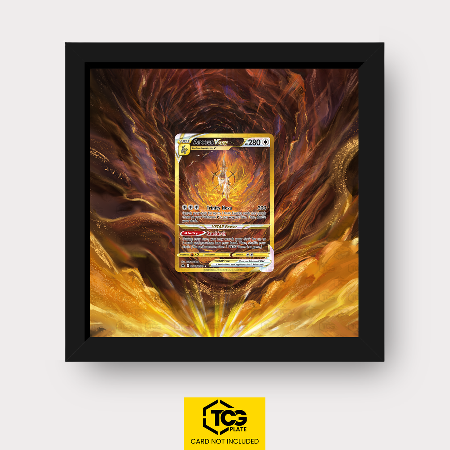 Arceus VSTAR CRZ GG70 als Extended Art Display im Echtholzrahmen mit UV-Schutz-Case und magnetischer Wandhalterung von TCGplate.
