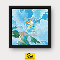 Victini MEP 102 als Extended Art Display im Echtholzrahmen mit UV-Schutz-Case und magnetischer Wandhalterung von TCGplate.