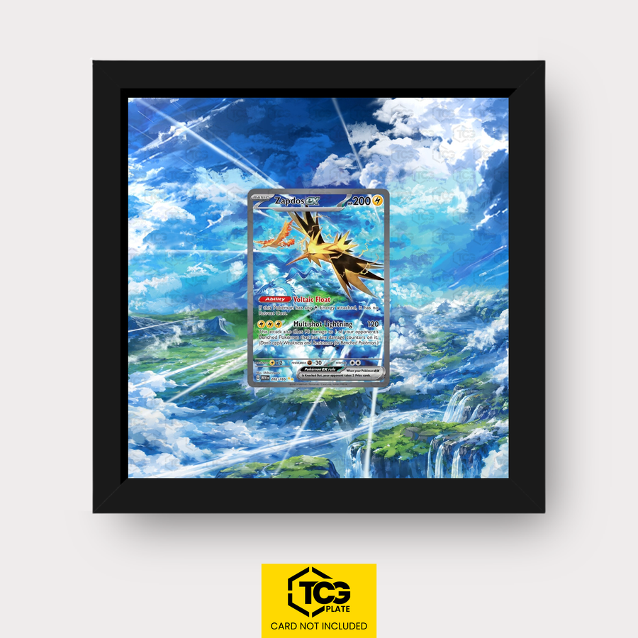Zapdos ex MEW 202 als Extended Art Display im Echtholzrahmen mit UV-Schutz-Case und magnetischer Wandhalterung von TCGplate.