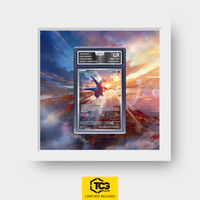 Latios SSP 203 Frames® in Cloud White, Graded-Fassung im AOG-Slab, mit magnetischer Wandhalterung von TCGplate.